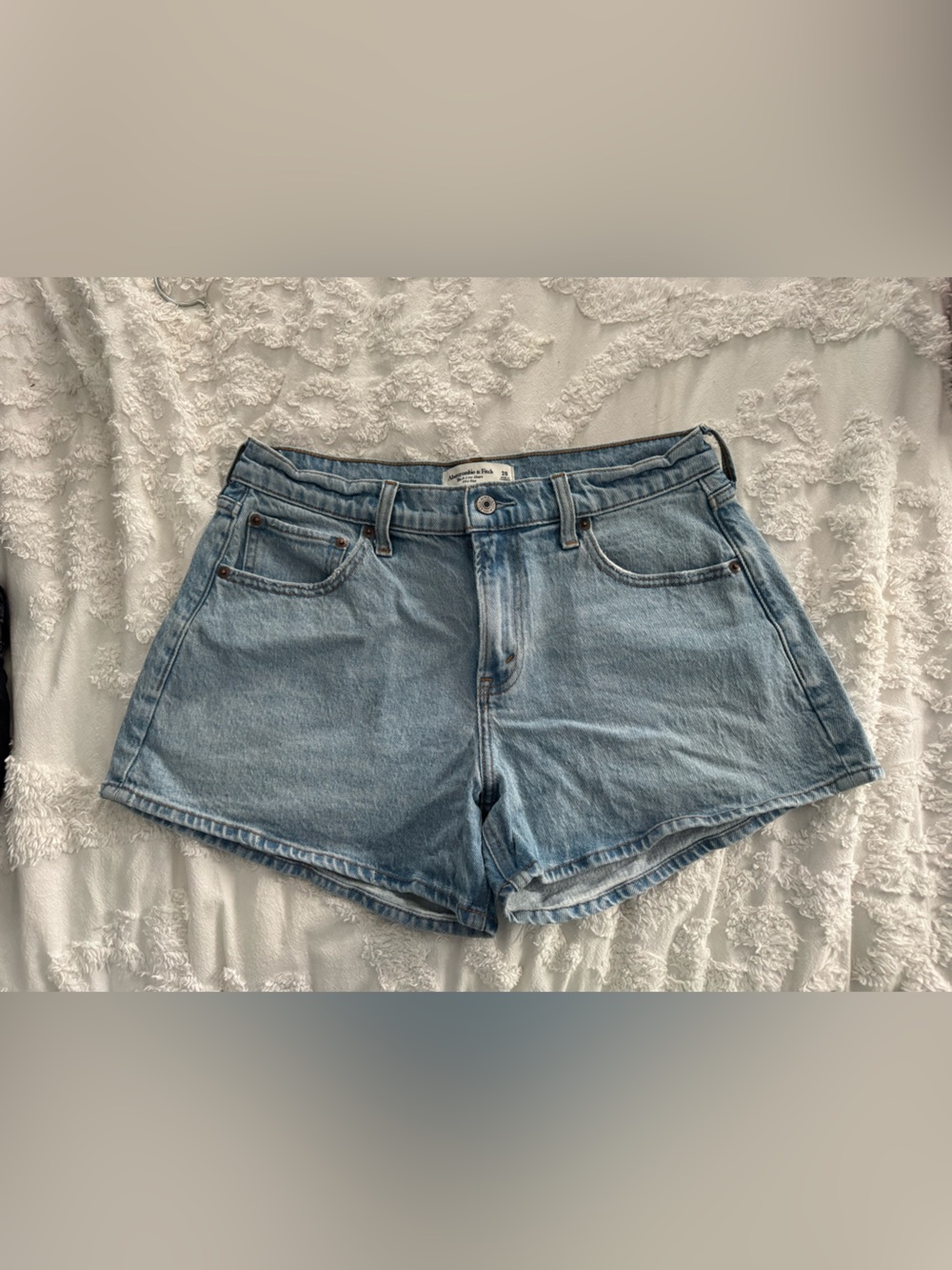 Abercrombie & Fitch Mid Rise The A-Line Short Light Wash Denim Shorts Size 28